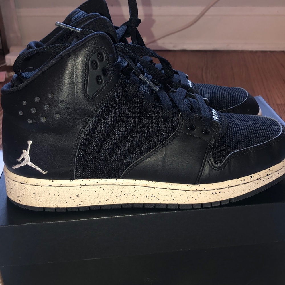 Black high top Jordans